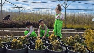 Elazığ’da minik öğrenciler fidanlıkta doğayla buluştu