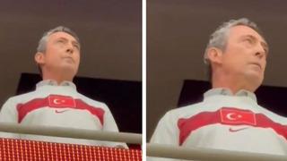 Türkiye-Romanya maçında Ali Koç'a öpücük! Tribündeki o anlar günler sonra ortaya çıktı...