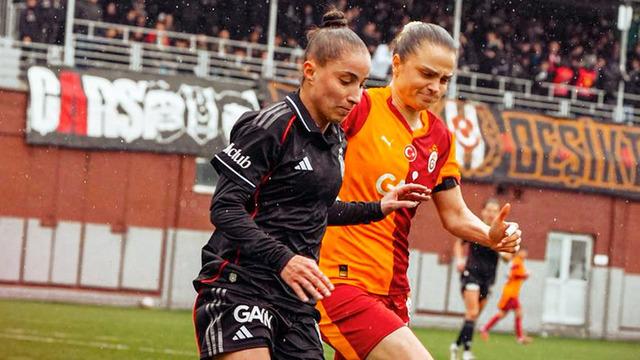 SON DAKİKA | Kadınlar derbisinde inanılmaz geri dönüş! Galatasaray 4 attı, Beşiktaş bırakmadı