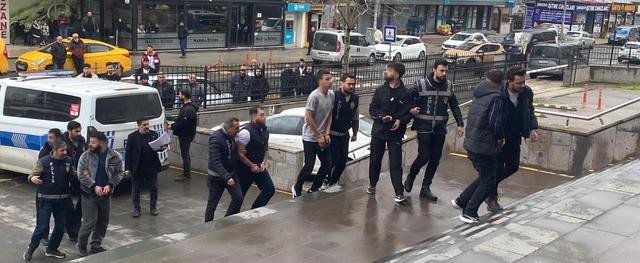 Banka hesabını kiraladığı kişilere ulaşamayınca arkadaşlarını kaçırıp darbettirdi 1