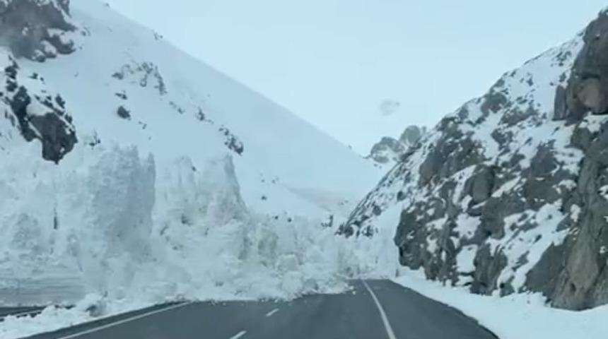 Van-Hakkari karayoluna &ccedil;ığ d&uuml;şt&uuml;