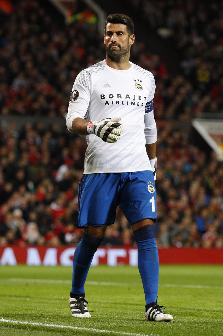 Volkan Demirel'in yerine Andriy Lunin geliyor G4