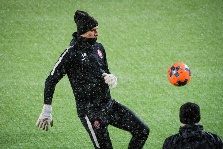 Volkan Demirel'in yerine Andriy Lunin geliyor G5