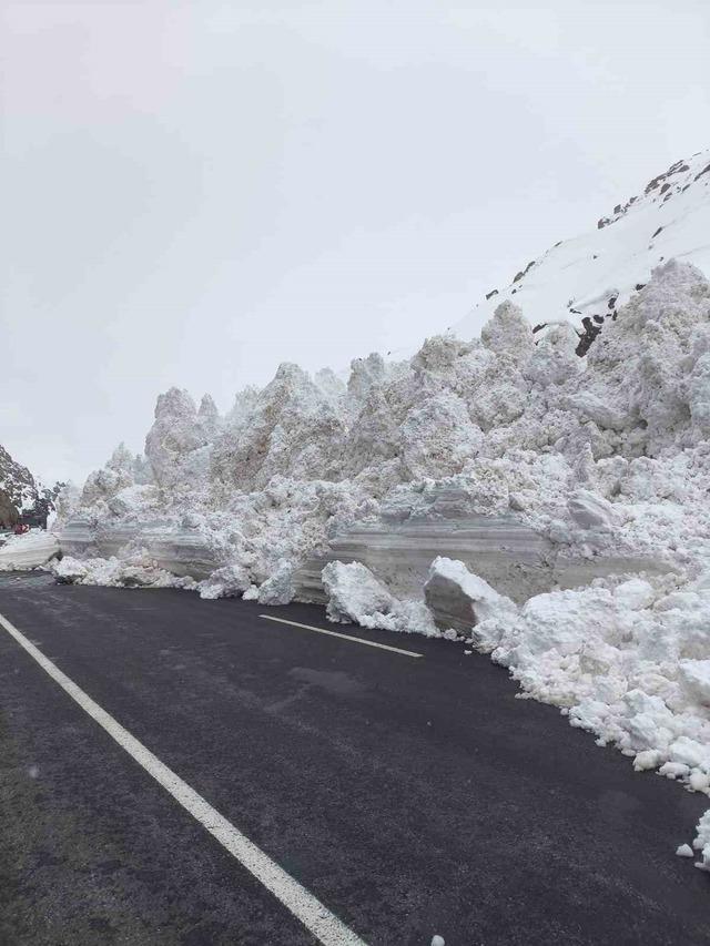 Van-Hakkari karayoluna &ccedil;ığ d&uuml;şt&uuml; 5