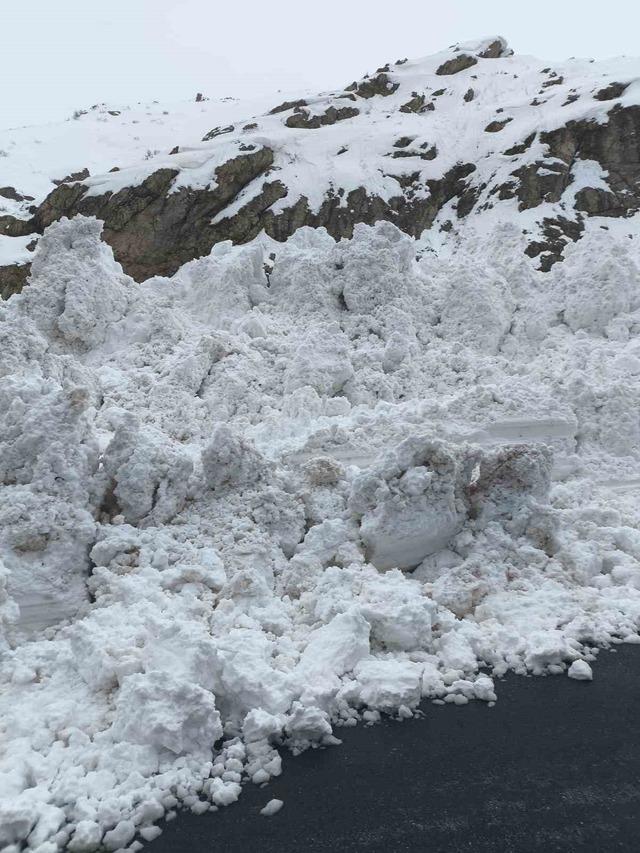 Van-Hakkari karayoluna &ccedil;ığ d&uuml;şt&uuml; 4