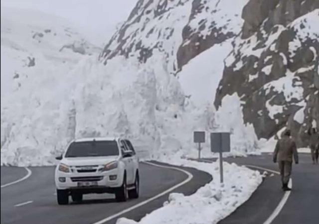 Van-Hakkari karayoluna &ccedil;ığ d&uuml;şt&uuml; 2