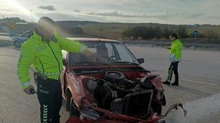 Beyşehir’de otomobil tırla çarpıştı: 2 yaralı