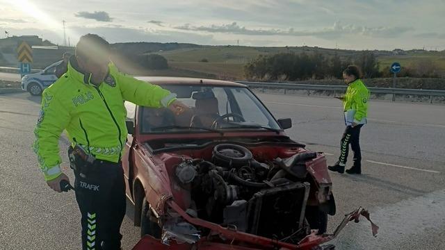 Beyşehir’de otomobil tırla çarpıştı: 2 yaralı