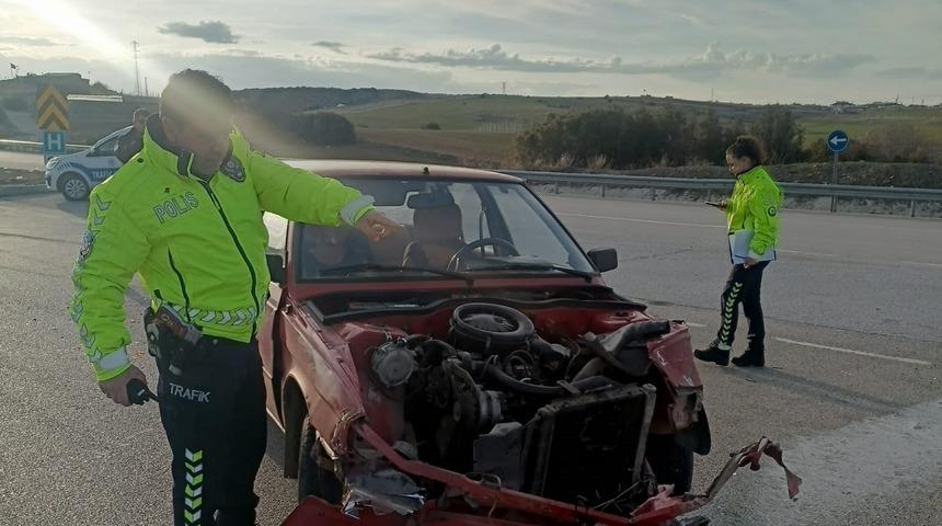 Beyşehir&rsquo;de otomobil tırla &ccedil;arpıştı: 2 yaralı