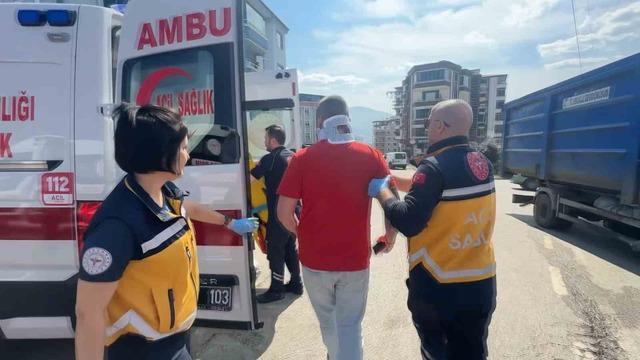 Hafif ticari araç ile SUV tipi araç kafa kafaya çarpıştı: 4 yaralı 1