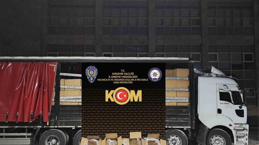 Kırşehir&rsquo;de durdurulan kamyonda 5,5 ton ka&ccedil;ak t&uuml;t&uuml;n ele ge&ccedil;irildi
