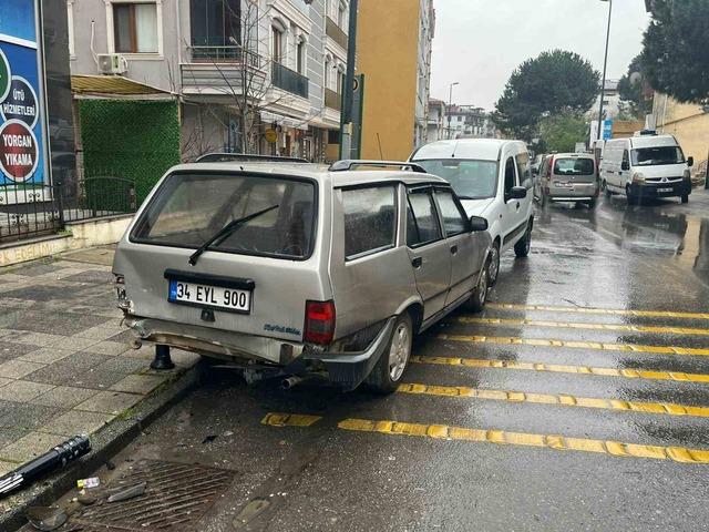 Ümraniye’de İETT otobüsü park halindeki araçlara çarptı 5