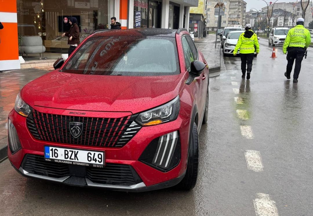 Otomobille çarpışan motosikletin sürücüsü yaralandı 2