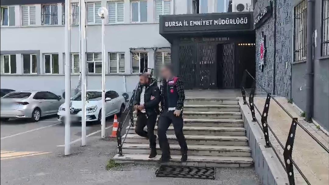 Yer: Bursa... Sosyal medya fenomeni dolandırıcı &ccedil;ıktı!  Yardım  adı altında...  2