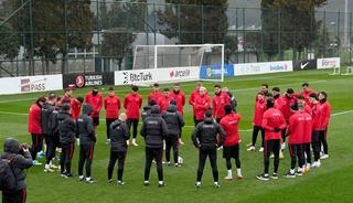 A Milli Futbol Takımı, yağmur altında &ccedil;alıştı