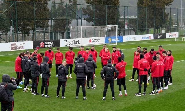 A Milli Futbol Takımı, yağmur altında çalıştı
