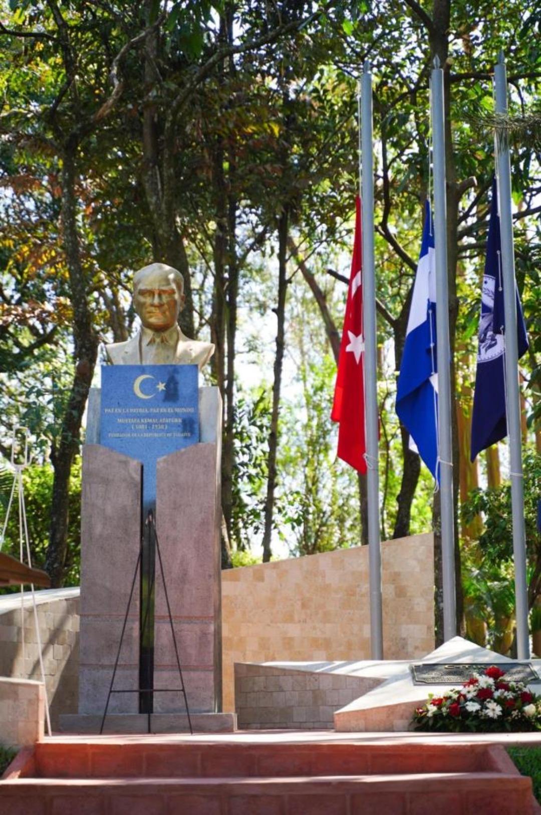 San Salvador’daki Türkiye Parkı kapılarını ziyaretçilere açtı 2