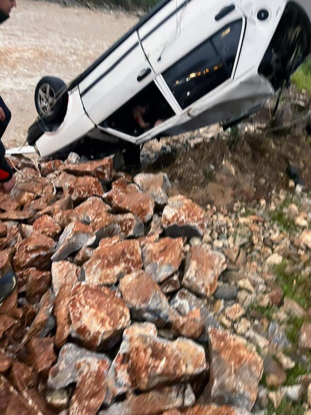 Milas&rsquo;ta akarsuya d&uuml;şen ara&ccedil;ta bir kişi &ouml;ld&uuml; 1