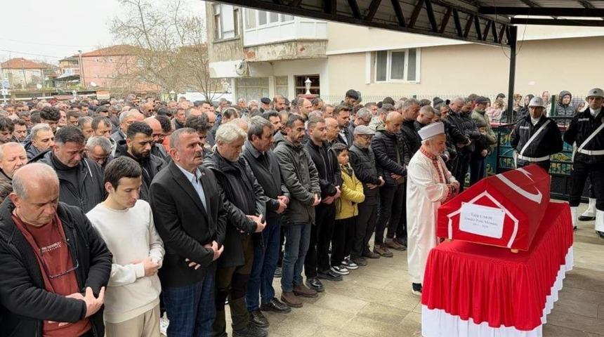 Eğlence mekanına ger&ccedil;ekleştirilen saldırıda &ouml;len polis memuru son yolculuğuna uğurlandı