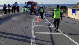 Samsun'da acı olay! Kamyonla &ccedil;arpışan motosikletin s&uuml;r&uuml;c&uuml;s&uuml; &ouml;ld&uuml;