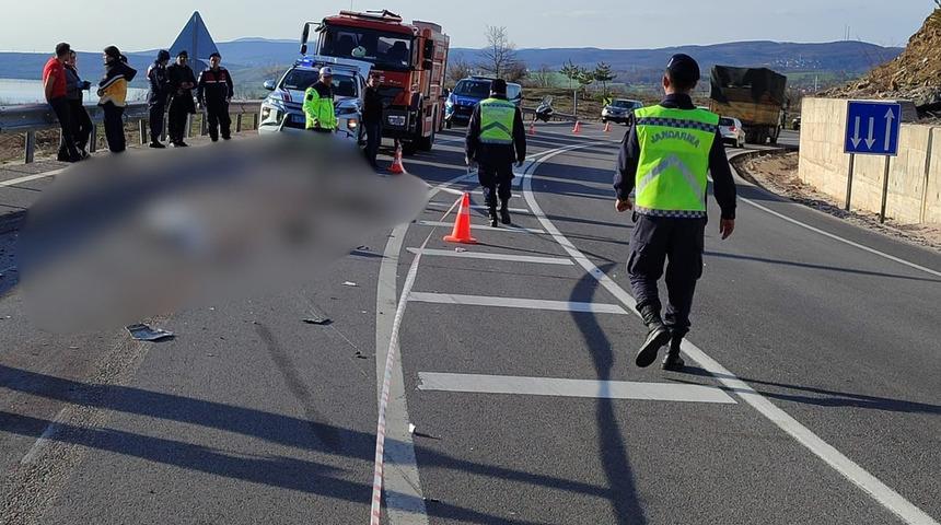Samsun'da acı olay! Kamyonla &ccedil;arpışan motosikletin s&uuml;r&uuml;c&uuml;s&uuml; &ouml;ld&uuml;