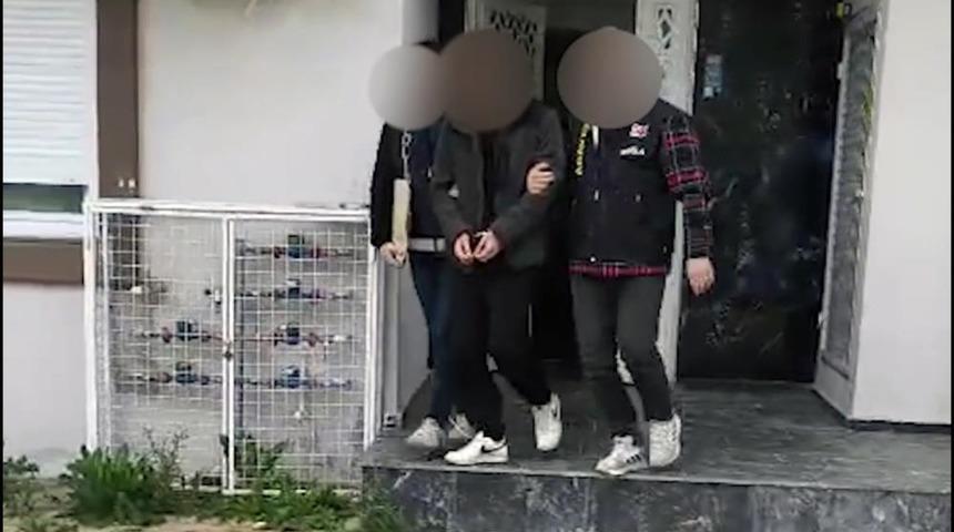 Yabancı turistlerin kredi kartlarını k&ouml;t&uuml; ama&ccedil;lı kullanan 4 ş&uuml;pheli yakalandı