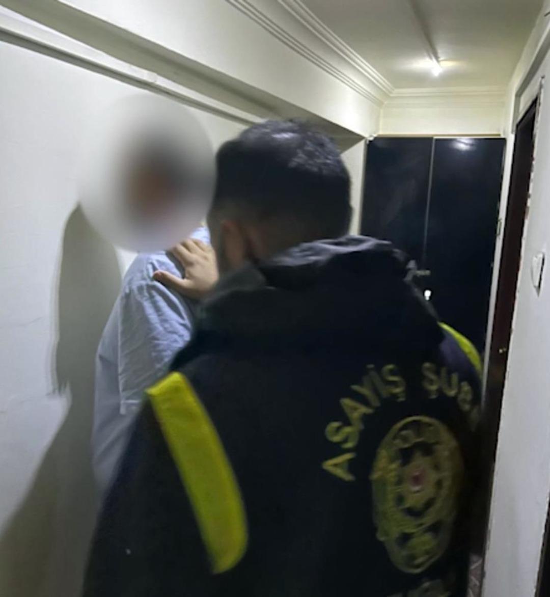 Yabancı turistlerin kredi kartlarını k&ouml;t&uuml; ama&ccedil;lı kullanan 4 ş&uuml;pheli yakalandı 1