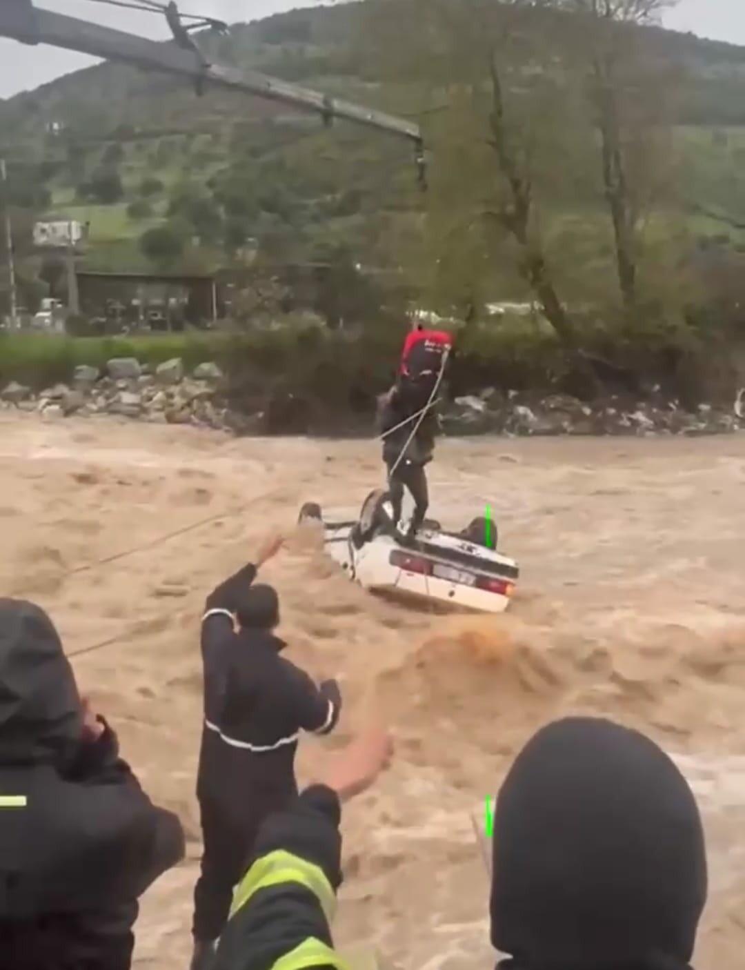 Muğla da sel! Otomobil ters döndü: Acı haber geldi 1