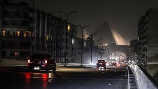 Bir ülkede önlemler başladı: Dükkanlar erken kapandı, sokaklar karanlığa büründü