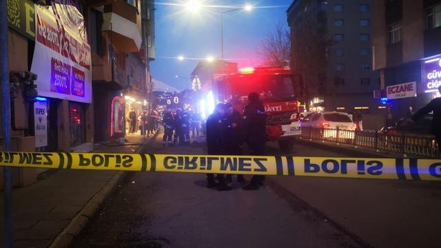 Halı mağazasında yangın: Bir kişi gözaltına aldı