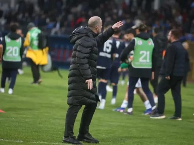 Bursaspor ma&ccedil;ının ardından saha karıştı! Mustafa Er'den eski oyuncusuna ağır s&ouml;zler: "Sen hainsin!"