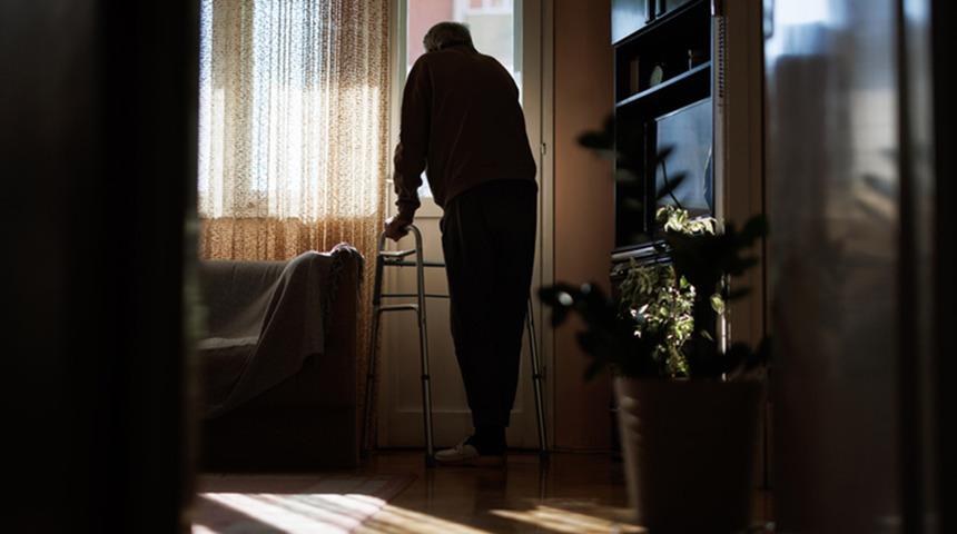 Bakım evinde korkun&ccedil; olay! Yaşlı adamı kaynar suda resmen haşladılar