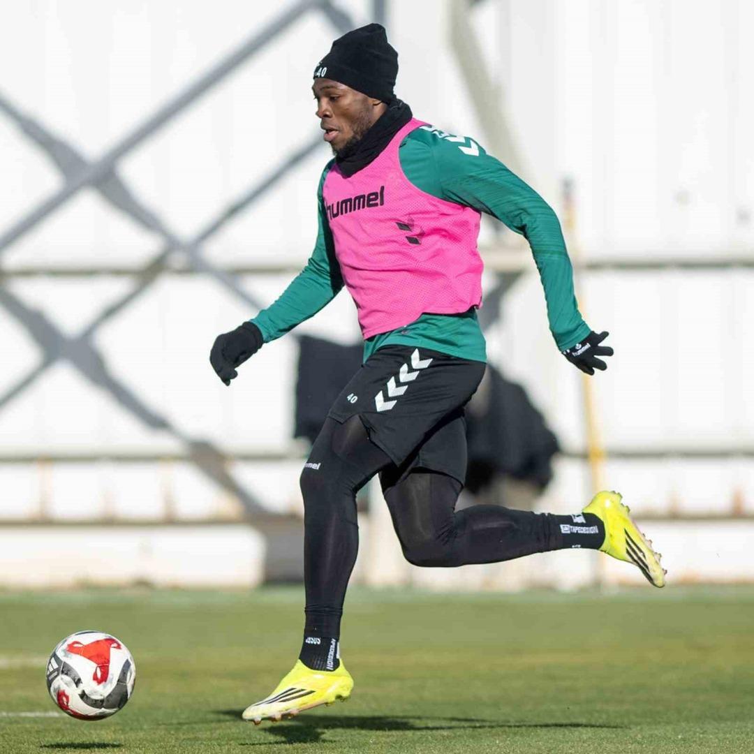 Jackson Muleka: "Yüzde yüzümüzü vereceğiz ve terimizin son damlasına kadar savaşmaya devam edeceğiz" 1