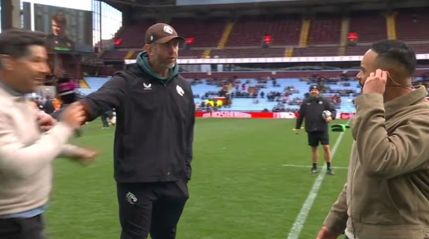 Leicester ma&ccedil;ı &ouml;ncesi gergin anlar! Teknik direkt&ouml;r sunucuyu itekledi