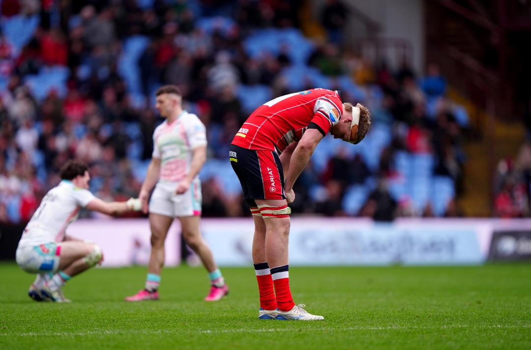 Leicester ma&ccedil;ı &ouml;ncesi gergin anlar! Teknik direkt&ouml;r sunucuyu itekledi 2