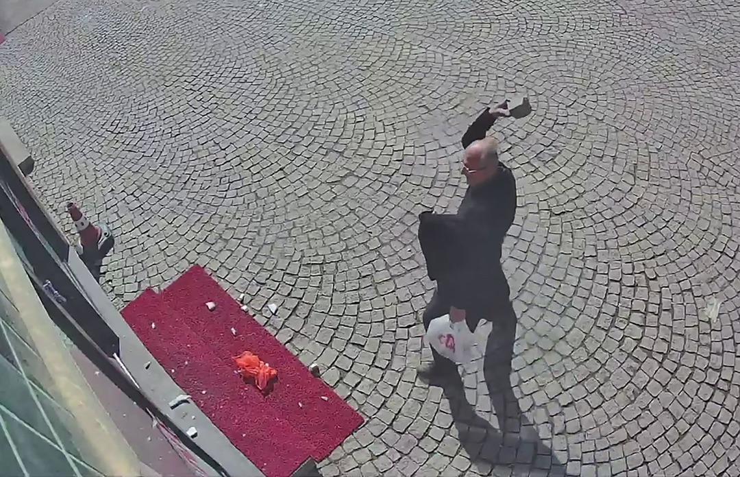 Eczaneyi ayçiçek yağıyla yakmaya çalıştı! Saldırgan eczacı çıktı 1