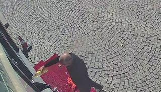 Eczaneyi ay&ccedil;i&ccedil;ek yağıyla yakmaya &ccedil;alıştı! Saldırgan eczacı &ccedil;ıktı