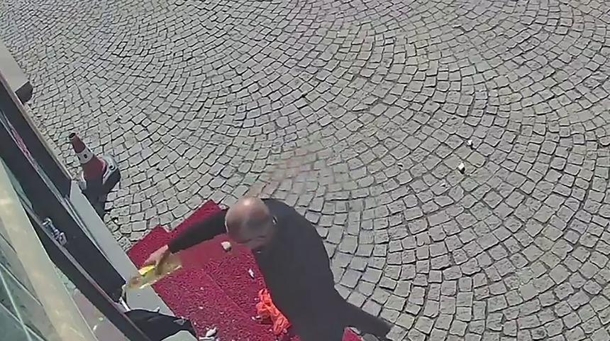 Eczaneyi ay&ccedil;i&ccedil;ek yağıyla yakmaya &ccedil;alıştı! Saldırgan eczacı &ccedil;ıktı