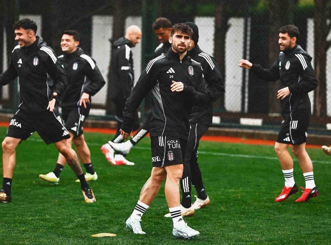 Beşiktaş, Fenerbahçe maçı hazırlıklarını sürdürdü 1