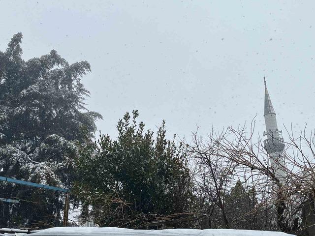 Demirci&rsquo;nin y&uuml;ksek kesimlerinde kar yağışı etkili oluyor 3