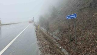 Yoğun sis Bolu Dağı’nı kapladı