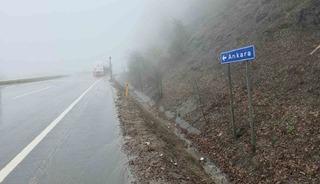 Yoğun sis Bolu Dağı&rsquo;nı kapladı