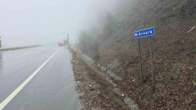 Yoğun sis Bolu Dağı’nı kapladı
