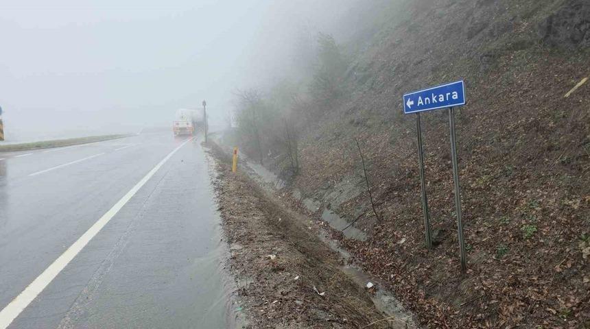 Yoğun sis Bolu Dağı&rsquo;nı kapladı