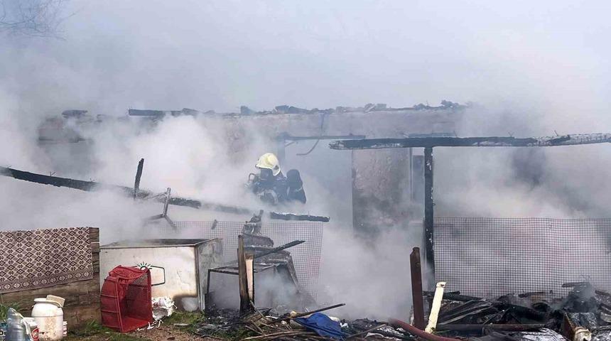 Menteşe&rsquo;de evde &ccedil;ıkan yangında ev kullanmaz hale geldi