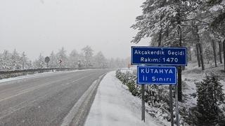 Manisa'nın Demirci ilçesinde kar etkili oldu