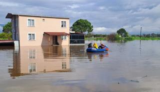 Aydın'da sağanak yağış! Akarsular taştı, ev ve iş yerlerini su bastı