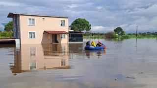 Aydın'da sağanak yağış! Akarsular taştı, ev ve iş yerlerini su bastı
