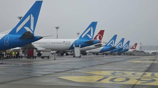 İstanbul'da hava trafiği aksadı! Sabiha G&ouml;k&ccedil;en'de seferler etkilendi