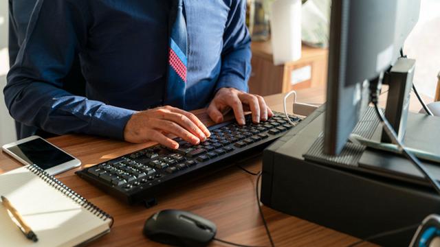 İngiltere'de skandal olay: Belediye çalışanları mesaide cinsel içerik izliyormuş!